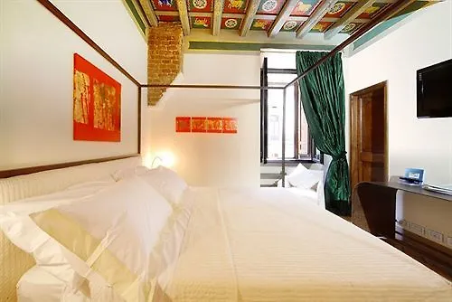 Oda ve Kahvaltı Residenza Torre Colonna 4*