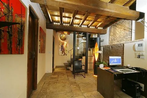 Residenza Torre Colonna Oda ve Kahvaltı Roma